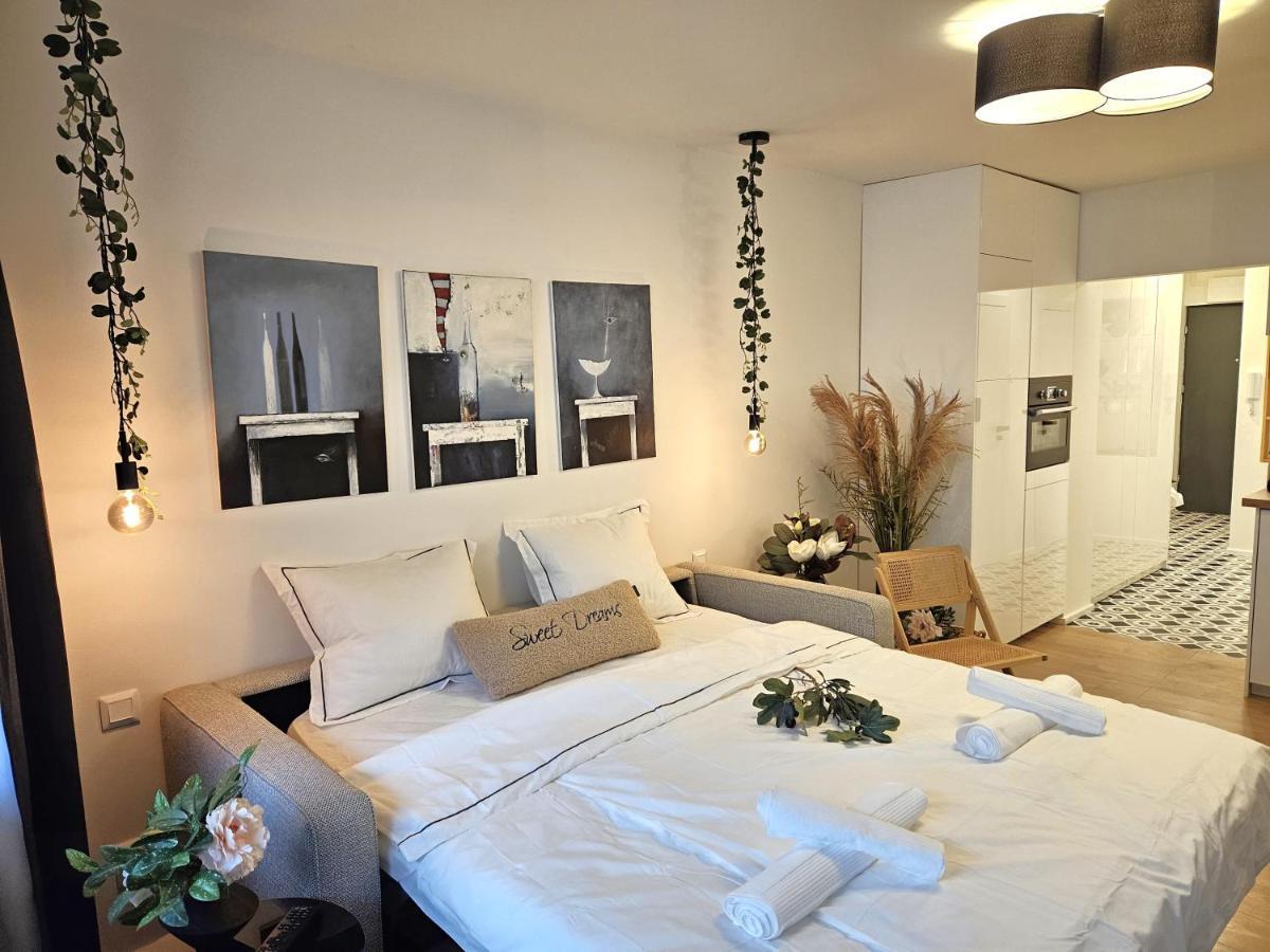 Design Apt In Old Town-Free Parking-Balcony Pressburg Exterior foto